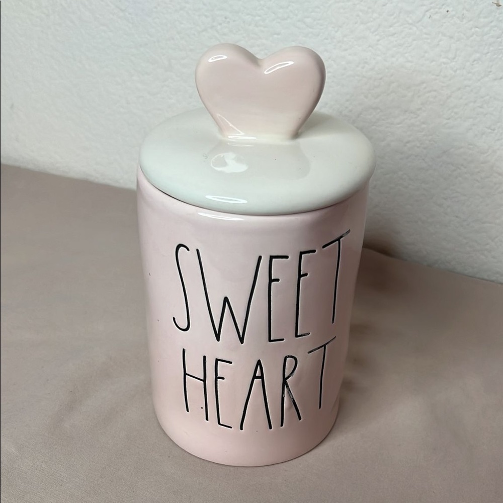 Rae Dunn Valentine Sweetheart Candle - Picture 1 of 3